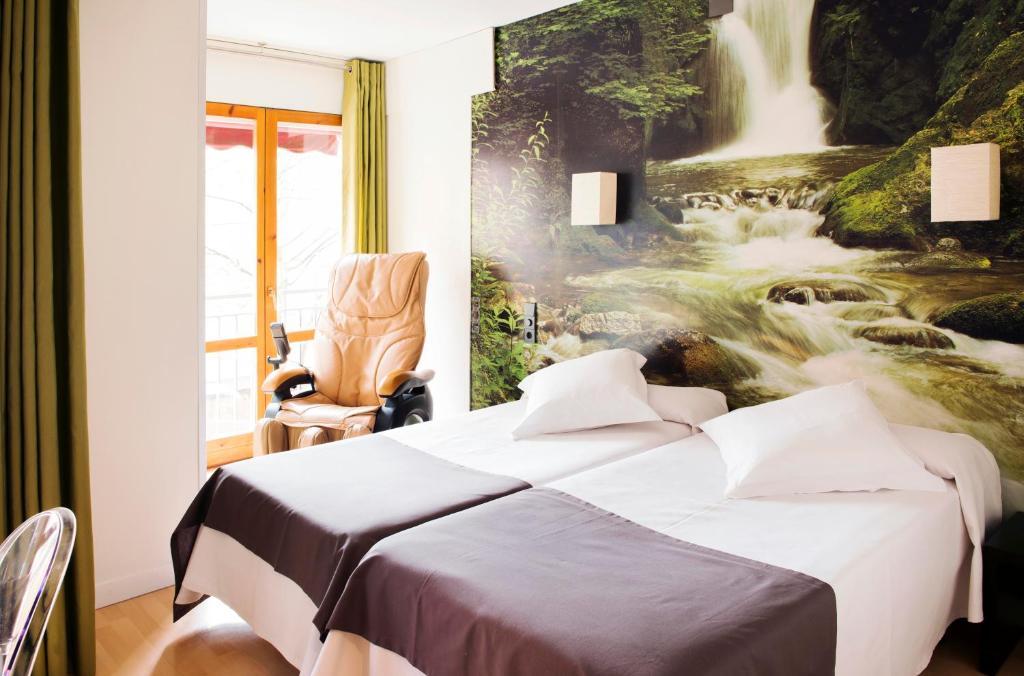 Hospedium Hostal Un Punto Chic Huesca Oda fotoğraf