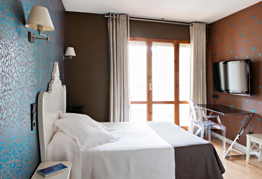 Hospedium Hostal Un Punto Chic Huesca Oda fotoğraf