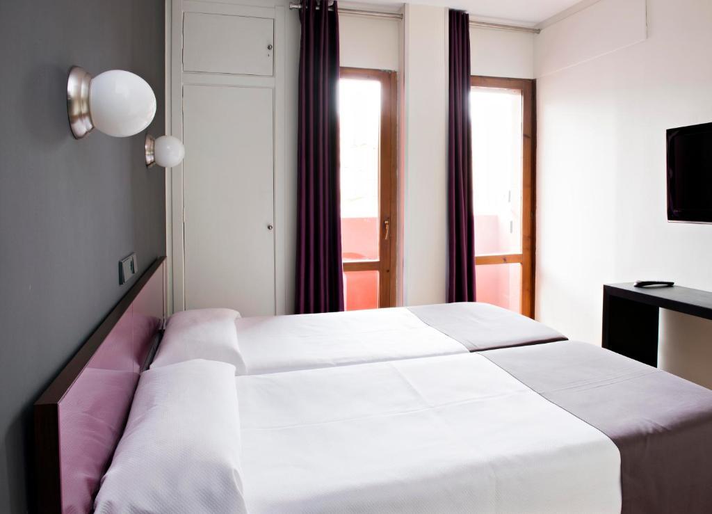 Hospedium Hostal Un Punto Chic Huesca Oda fotoğraf