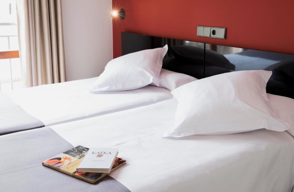 Hospedium Hostal Un Punto Chic Huesca Oda fotoğraf