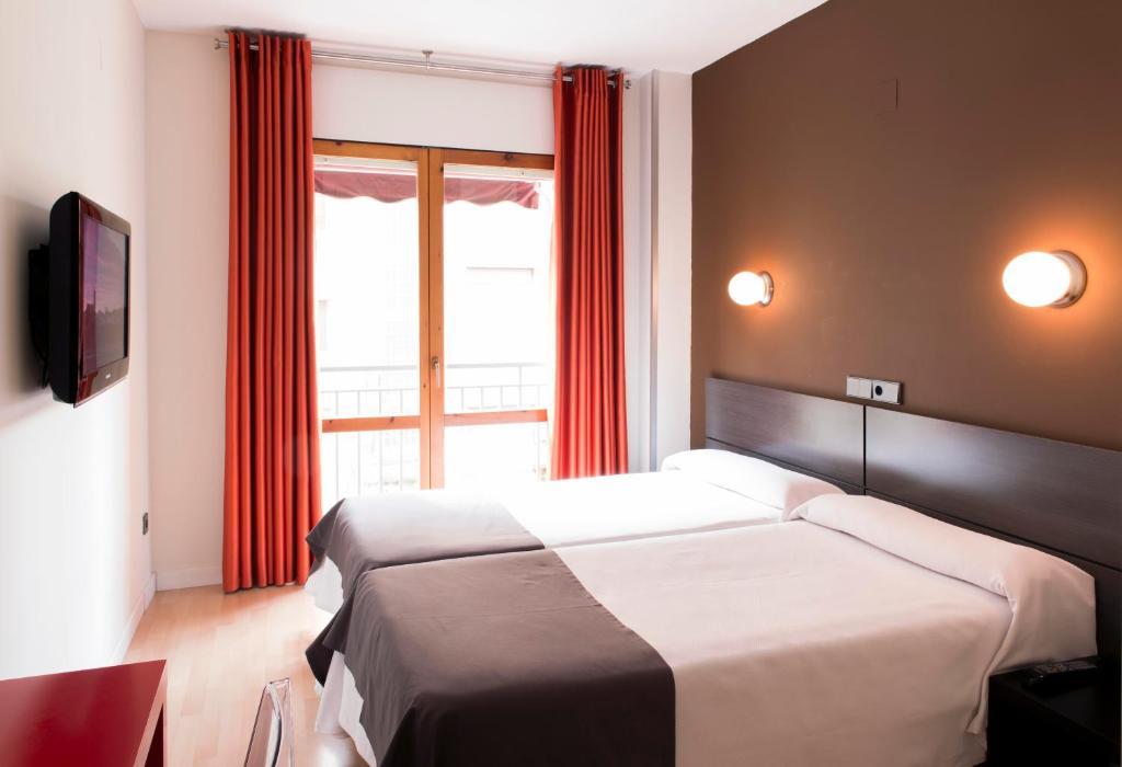 Hospedium Hostal Un Punto Chic Huesca Oda fotoğraf
