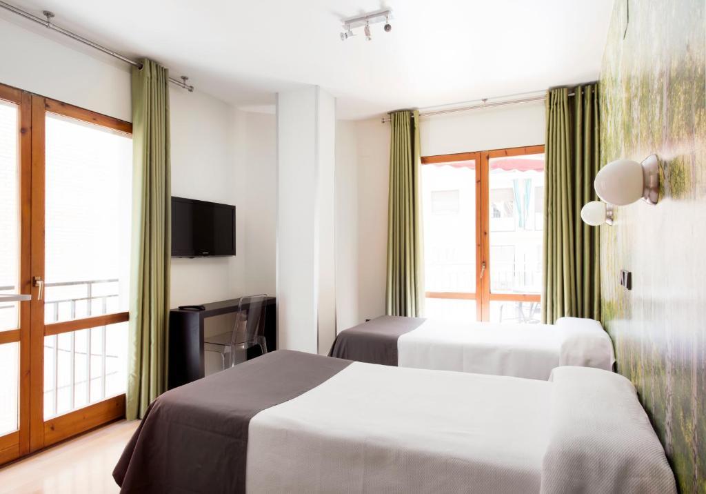 Hospedium Hostal Un Punto Chic Huesca Dış mekan fotoğraf