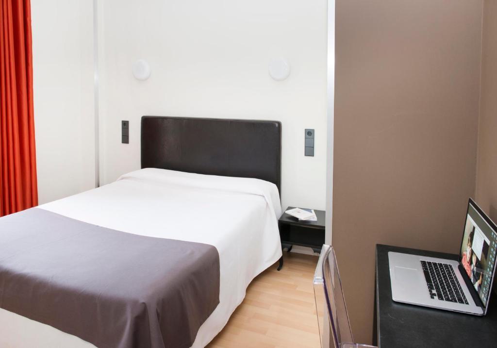 Hospedium Hostal Un Punto Chic Huesca Oda fotoğraf