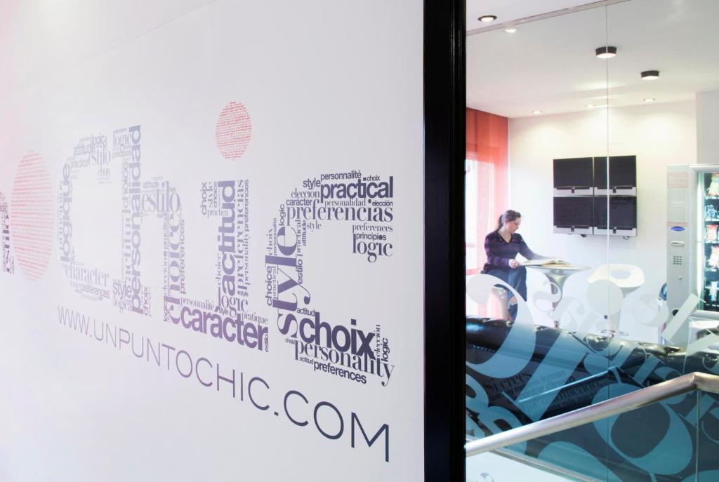 Hospedium Hostal Un Punto Chic Huesca Dış mekan fotoğraf