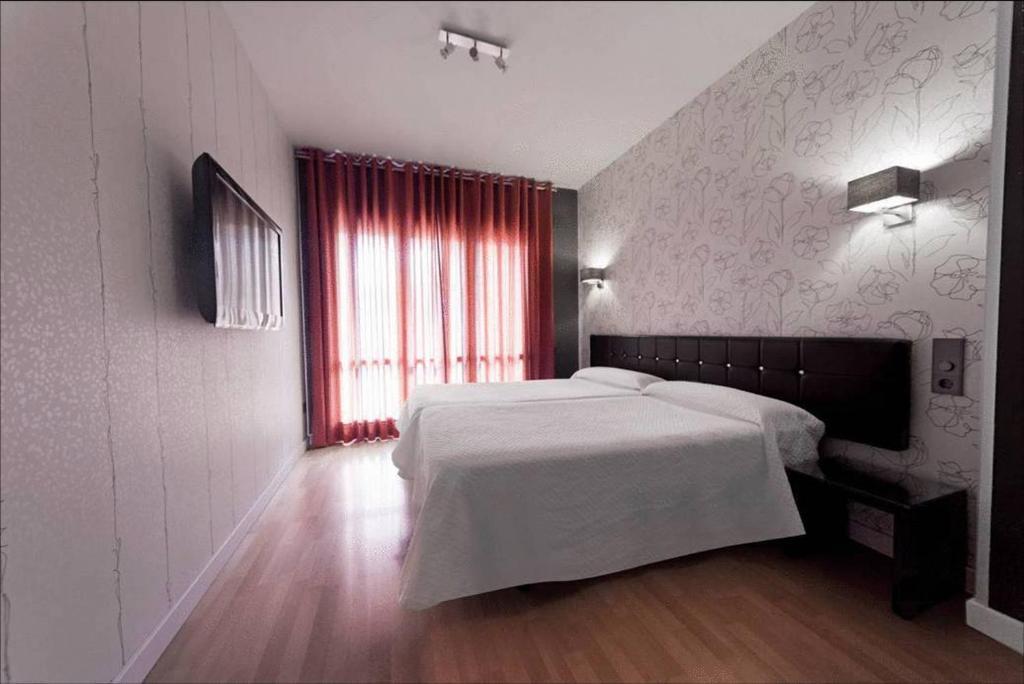 Hospedium Hostal Un Punto Chic Huesca Dış mekan fotoğraf